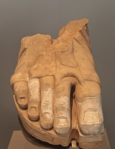 Fragment stopy z kolosalnego posągu, I-II wne (marmur)